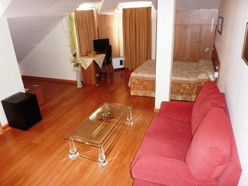 Hostal La Morada La Cisterniga ภายนอก รูปภาพ