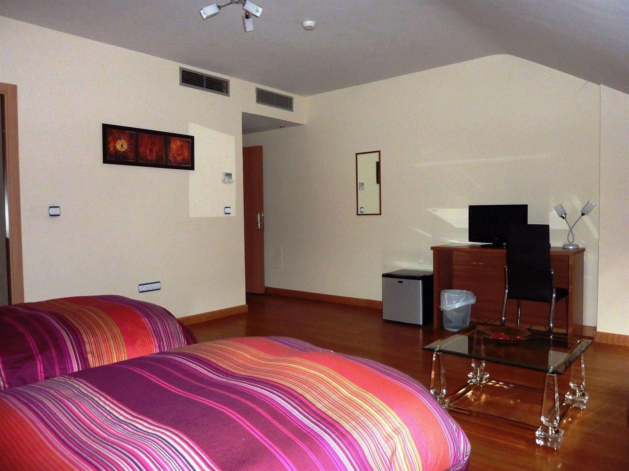 Hostal La Morada La Cisterniga ภายนอก รูปภาพ