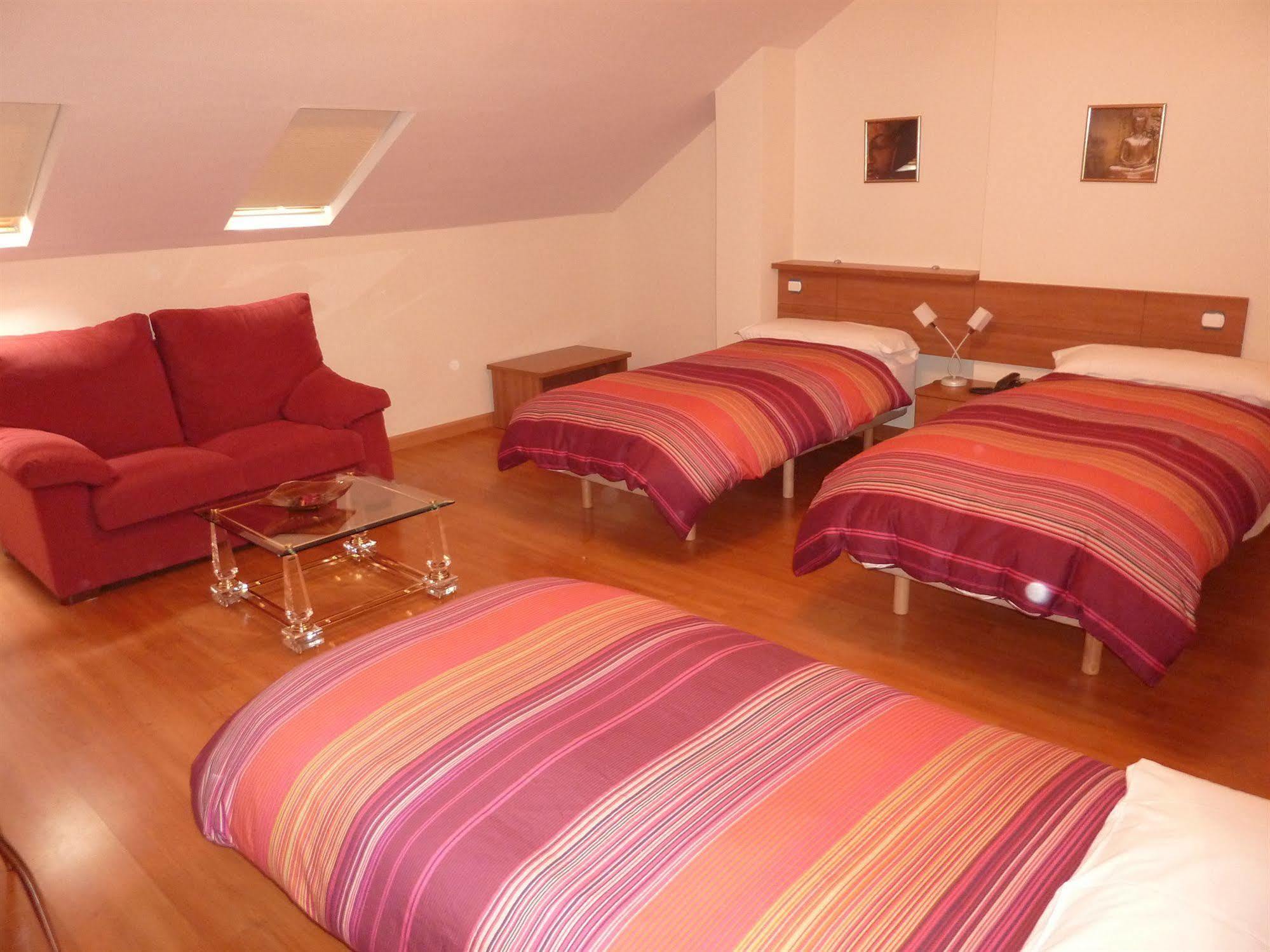 Hostal La Morada La Cisterniga ภายนอก รูปภาพ