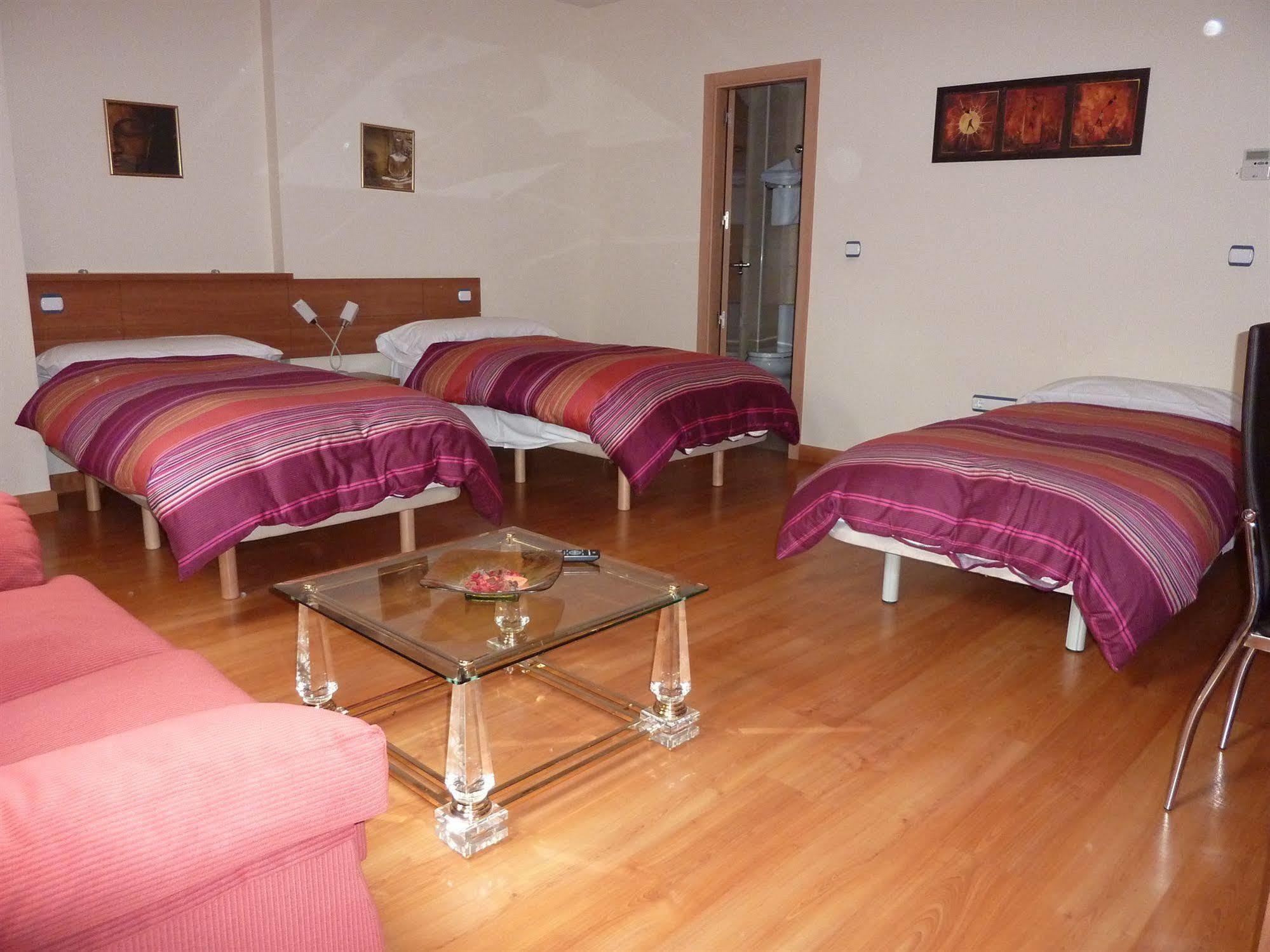 Hostal La Morada La Cisterniga ภายนอก รูปภาพ