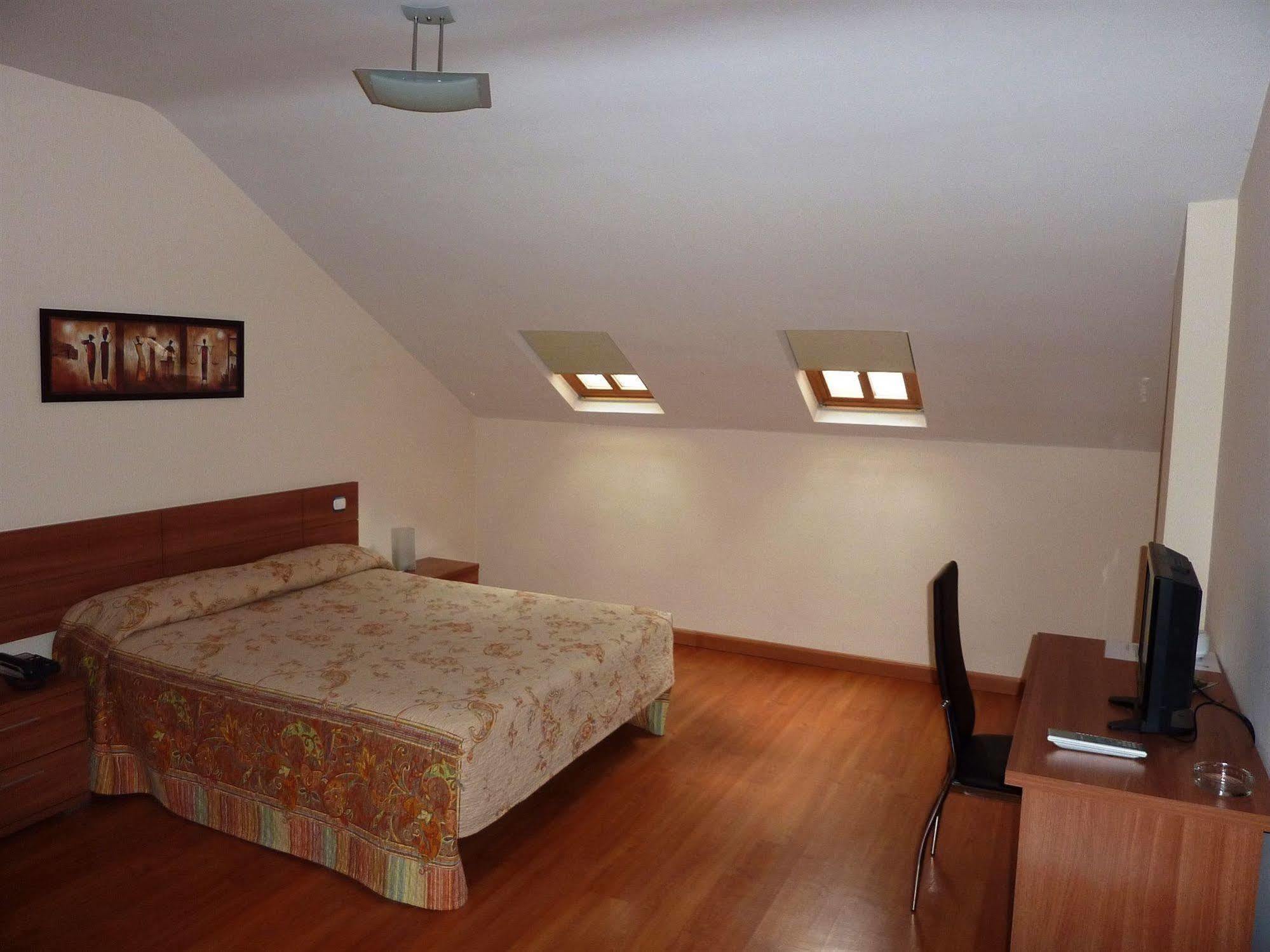 Hostal La Morada La Cisterniga ภายนอก รูปภาพ
