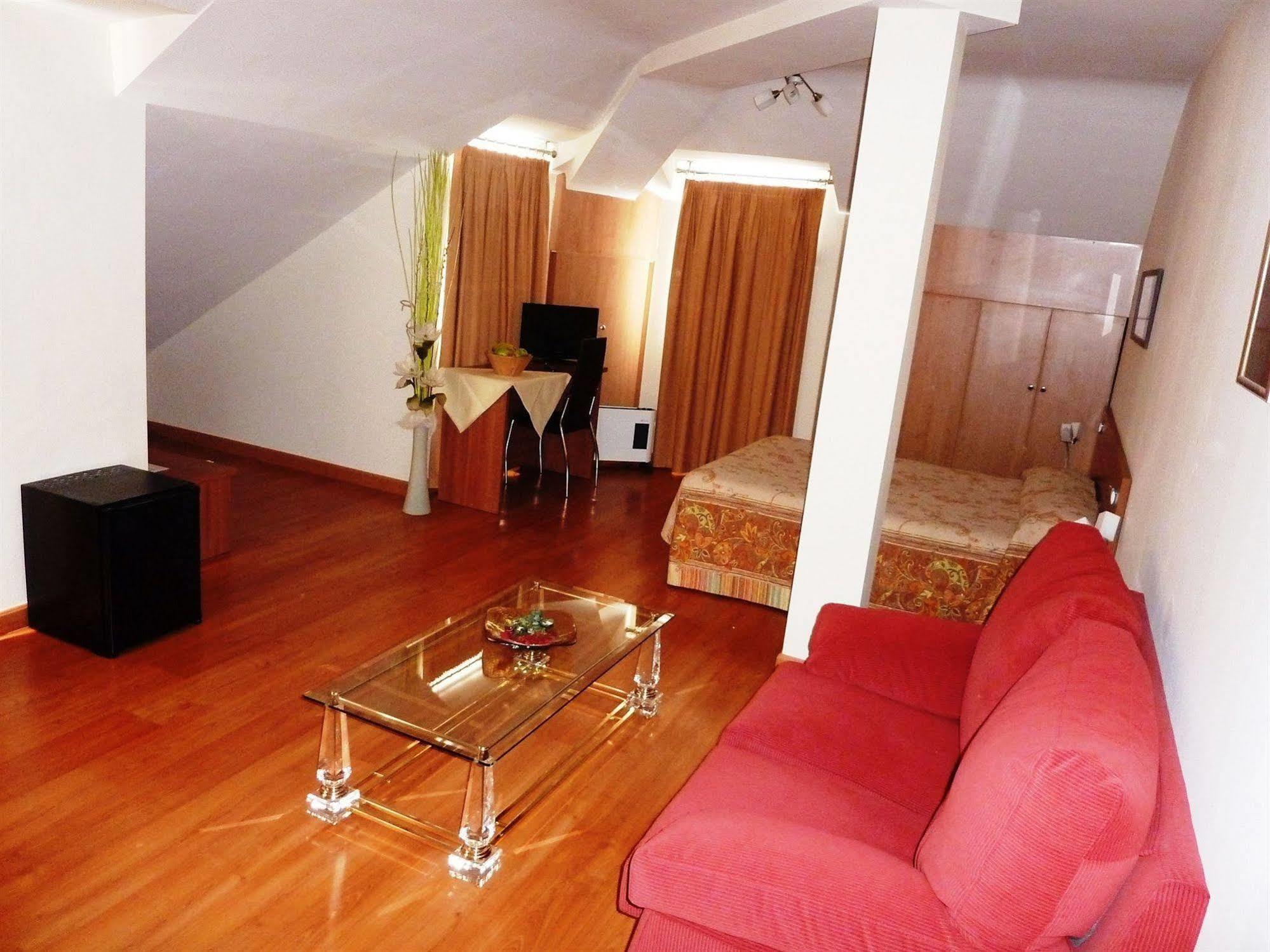 Hostal La Morada La Cisterniga ภายนอก รูปภาพ