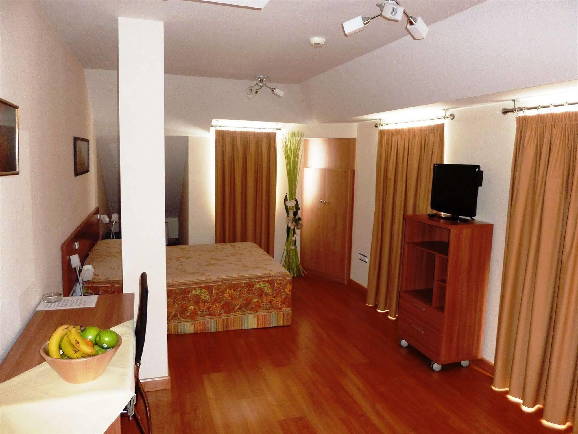 Hostal La Morada La Cisterniga ภายนอก รูปภาพ