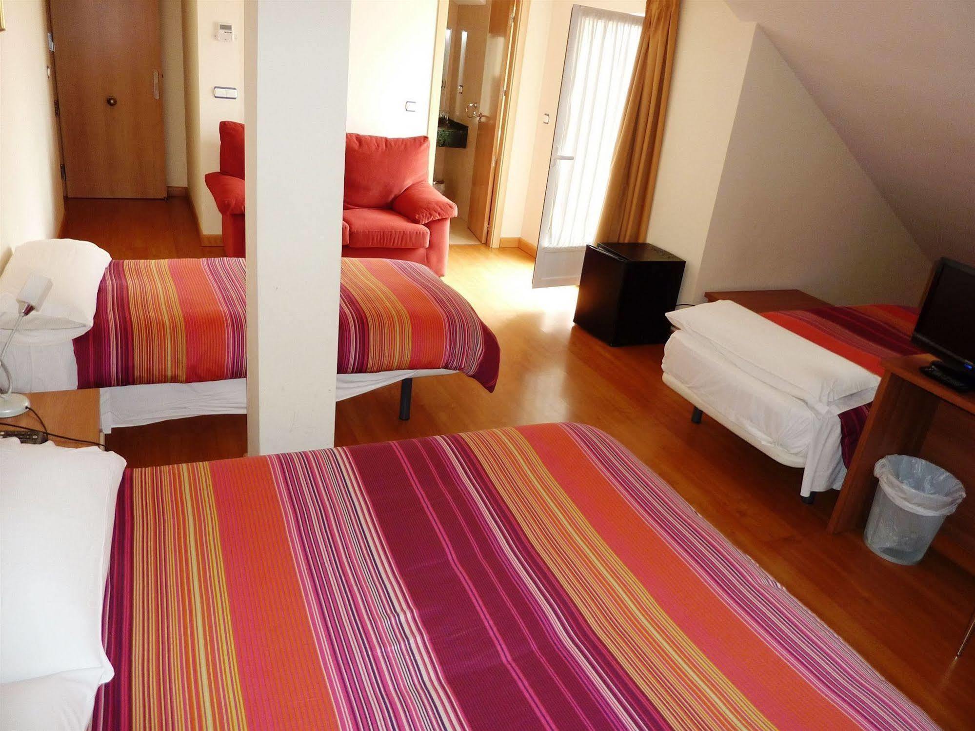 Hostal La Morada La Cisterniga ภายนอก รูปภาพ